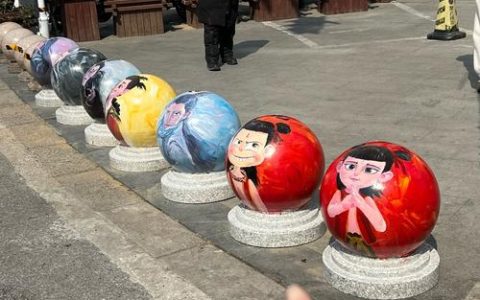 石墩绘新景，社区添暖意