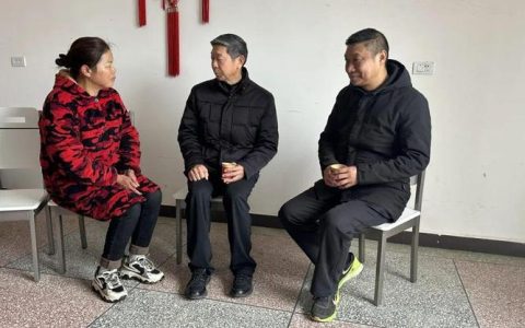 省见义勇为基金会走访慰问天门省见义勇为英模（家庭）