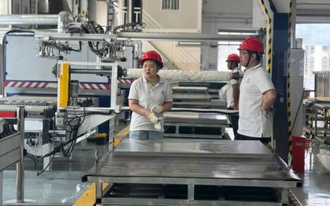 山力兴冶车间技改升级后，生产的高端钢铁板材不愁卖  钢板过得“硬”　市场叫得响