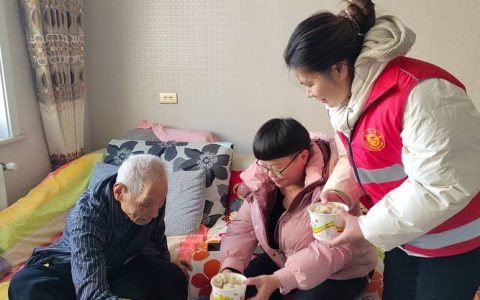 社区“热心肠”温暖邻里心