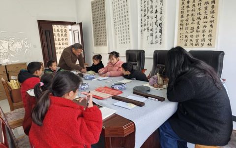 村里来了大学生老师 通山闯王镇界牌村寒假托管班陪伴孩子快乐成长