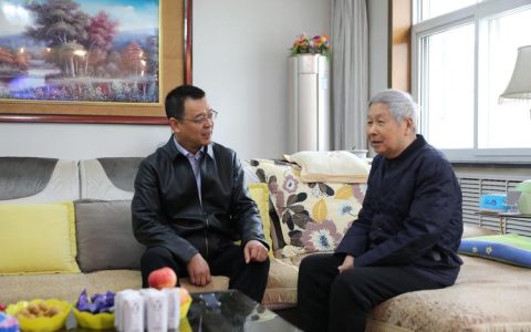 武汉科技大学领导春节前夕走访慰问退休老领导