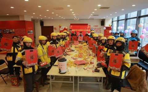 新春走基层丨我随“小哥”送外卖