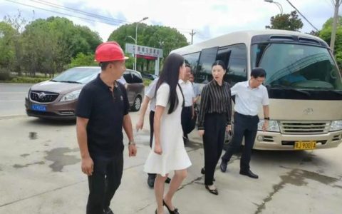 刘洁到黄冈利友光电超宽幅偏光片项目调研时强调