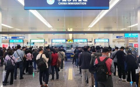 预计春节期间武汉机场出入境旅客达5万人次，腊月廿八、正月初六是高峰