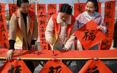 通城县五里镇墨香迎新春  联韵颂新风