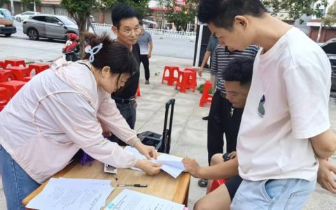 通城县隽水镇石泉社区举行文艺汇演