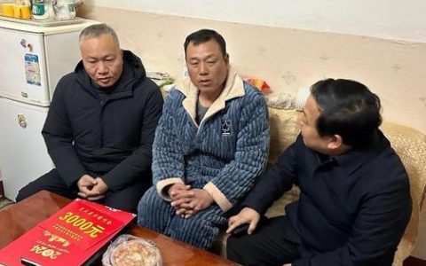 市委政法委走访慰问天门见义勇为人员及家属