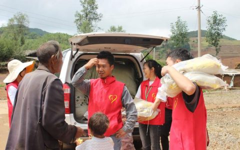 归雁反哺 情暖桑梓！杭州爱心企业家到龙坪镇沙墩村开展慰问活动