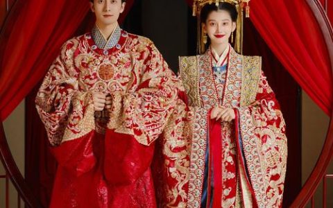 汉服承古韵 良缘启新程 崇阳四对新人集中完婚