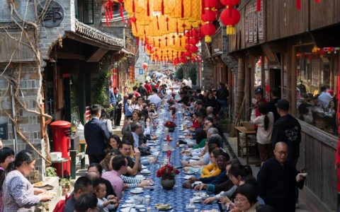 户部巷：摆起长桌宴 共庆幸福年