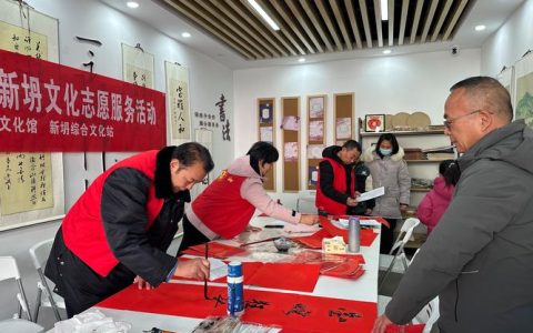 松滋“五老”志愿者走进非遗工坊 写春联送乡亲