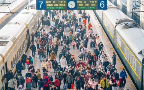 武铁迎来节前客流高峰，武汉昨日发送旅客72万人次