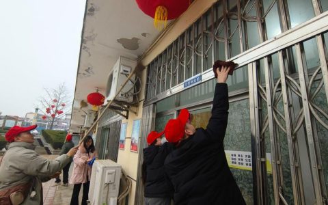 迎春节，武汉洒扫庭院迎新春，洁净市容待宾客