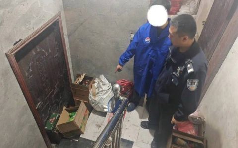 英山公安查处一起非法储存烟花爆竹案件