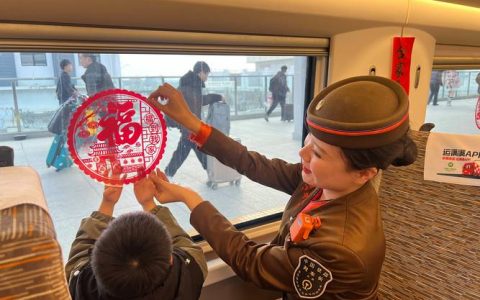 新春走基层｜高铁“代驾”司机的除夕守望