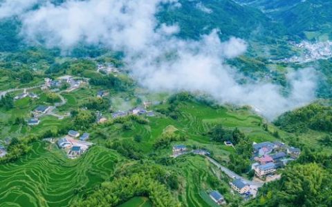 一屏通山海 云端富山乡