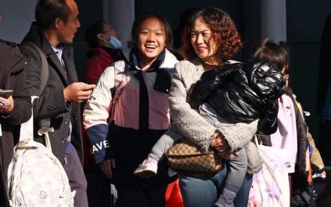 春运表情里是鲜活温情的中国