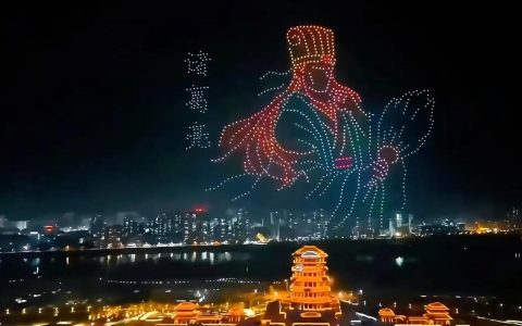 在武汉，他用一束光“秒懂”了中国春节