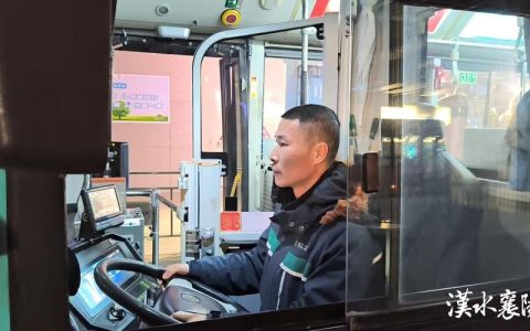 新春走基层丨高铁不到站 公交不下班！襄阳“红眼公交”载着最暖的回家路