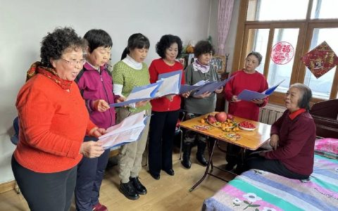 【新春走基层】“老八栋”的邻里情