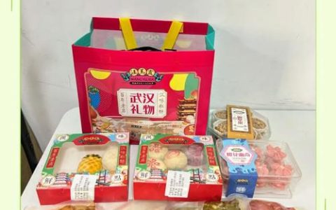 游客跟着榜单选购武汉新特产