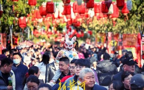 楚天台登高祈福受热捧，东湖磨山新春文旅“别样红火”