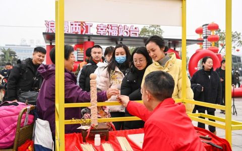 新春走基层 | “寻年味·见发展”系列报道④ “精神年货”暖心陪伴