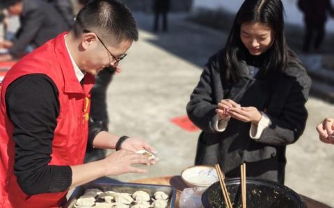 新春走基层 饺子飘香暖归途