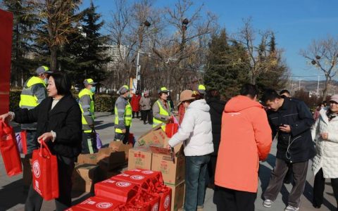 新春慰问暖一线  洁净坚守护佳节——高桥镇慰问春节在岗环卫工人