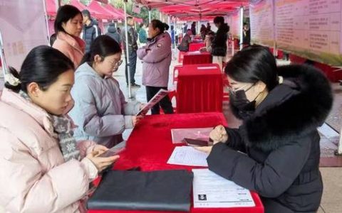 咸安举办2026年“春风行动”专场招聘会 2300余个岗位护航群众“家门口”就业