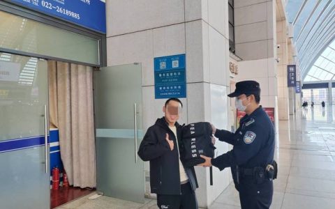 市民遗失背包求助 热心司机找回失物