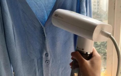 机器人熨烫衣物