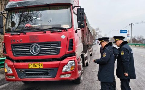 咸宁市交通运输综合执法支队严守安全防线 交通运输环境祥和有序