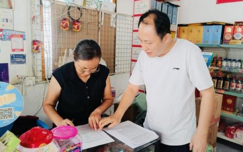 咸安区烟草专卖局开展春节前慰问情暖驻村队员家属