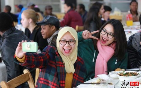 武汉理工大学举办留校学生团年宴