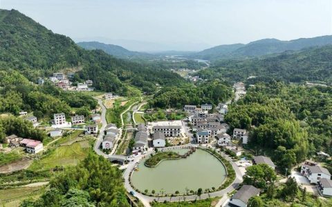 通城县五里镇左港村民俗闹春  文明传情