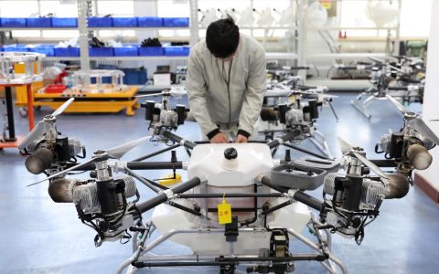 在8级大风环境中，为无人机全面“体检”