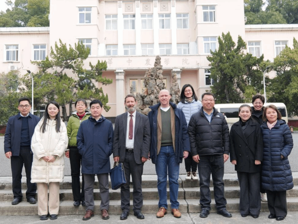 世界银行代表团访问华中农业大学资源与环境学院