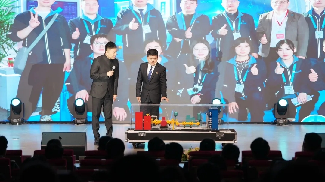 十面旗帜,一种信仰!这场榜样事迹分享会“燃”动全场!