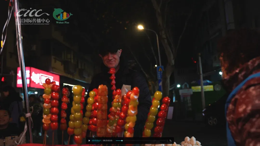 01.jpg 在武汉,他用一束光“秒懂”了中国春节