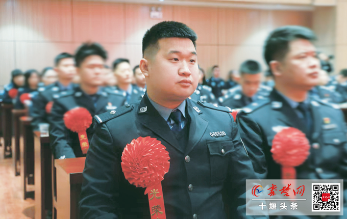 他与犯罪分子竞速、与骗子赛跑,是派出所里的“拼命三郎” 五年化解矛盾纠纷800余起