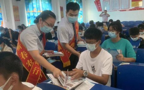 蕲春农商行金融宣传走进千家万户