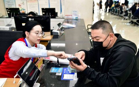 便民服务不打烊　政策红利惠万家 市住房公积金中心春节期间接待咨询813人次，办理业务563笔