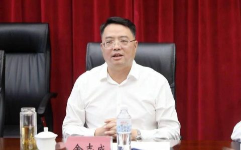 青山区委书记余志成一行来校调研