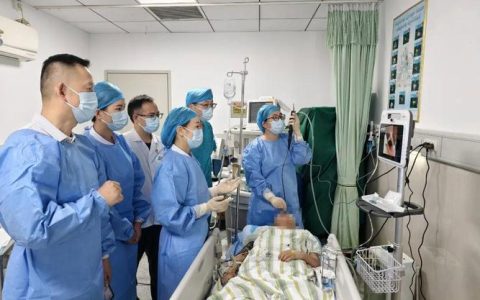 潜江市中心医院为“镜面人”成功打通生命通道