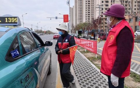 崇阳县烟草专卖局组织开展交通文明劝导活动