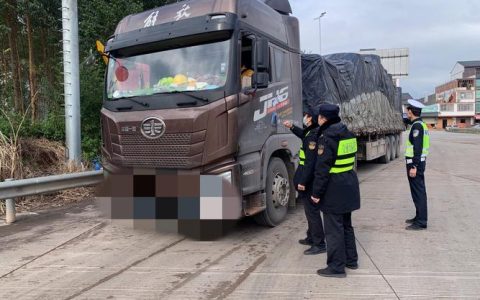 荆门开展治超专项行动 查处29辆超限超载车辆