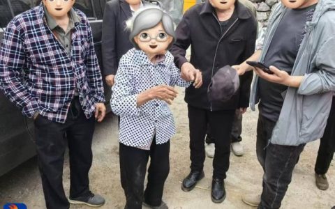 高龄老人遗忘藏钱地点 民警与村干部协助找回