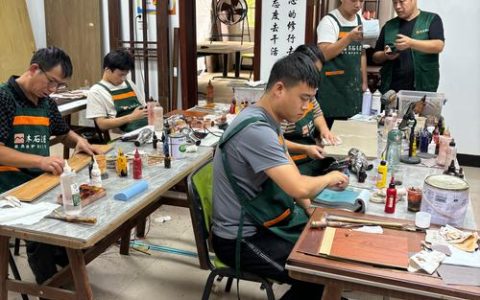 湖北理工学院“美工坊”辅导员工作室：以美育践行雷锋精神